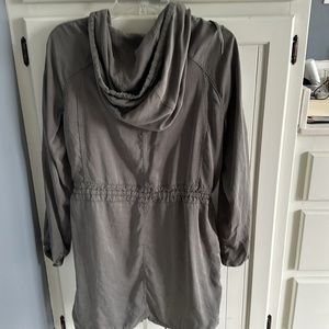 Lululemon olive green lightweight jacket size 8